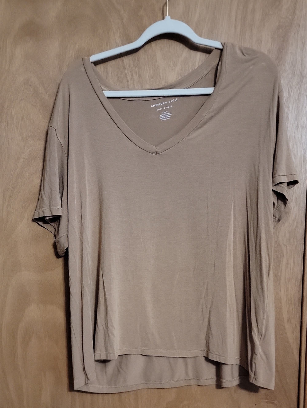 American Eagle Outfitters Golden V-Neck Short Sleeve Tee - Neutral
